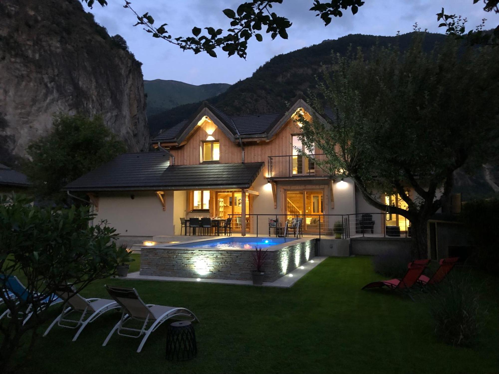 Chalet Barbara With Swimming Pool In The Heart Of Oisans Le Bourg-dʼOisans Kültér fotó